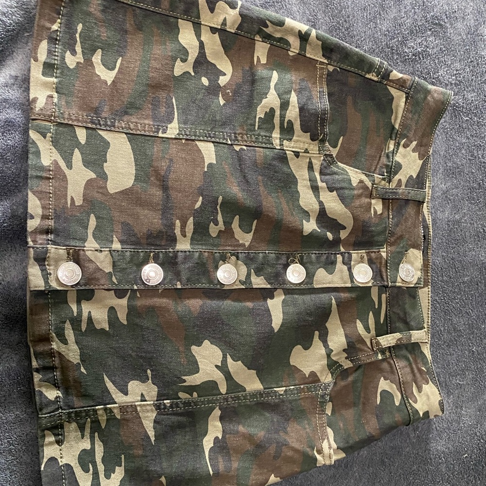 Almost famous camouflage skirt NEW